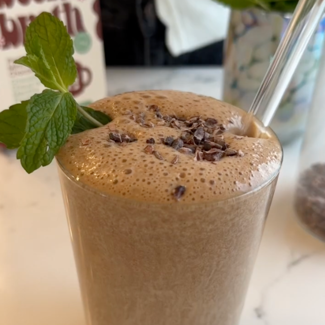 Mint Chocolate Smoothie Recipe Beck's Broth @organicallyolive