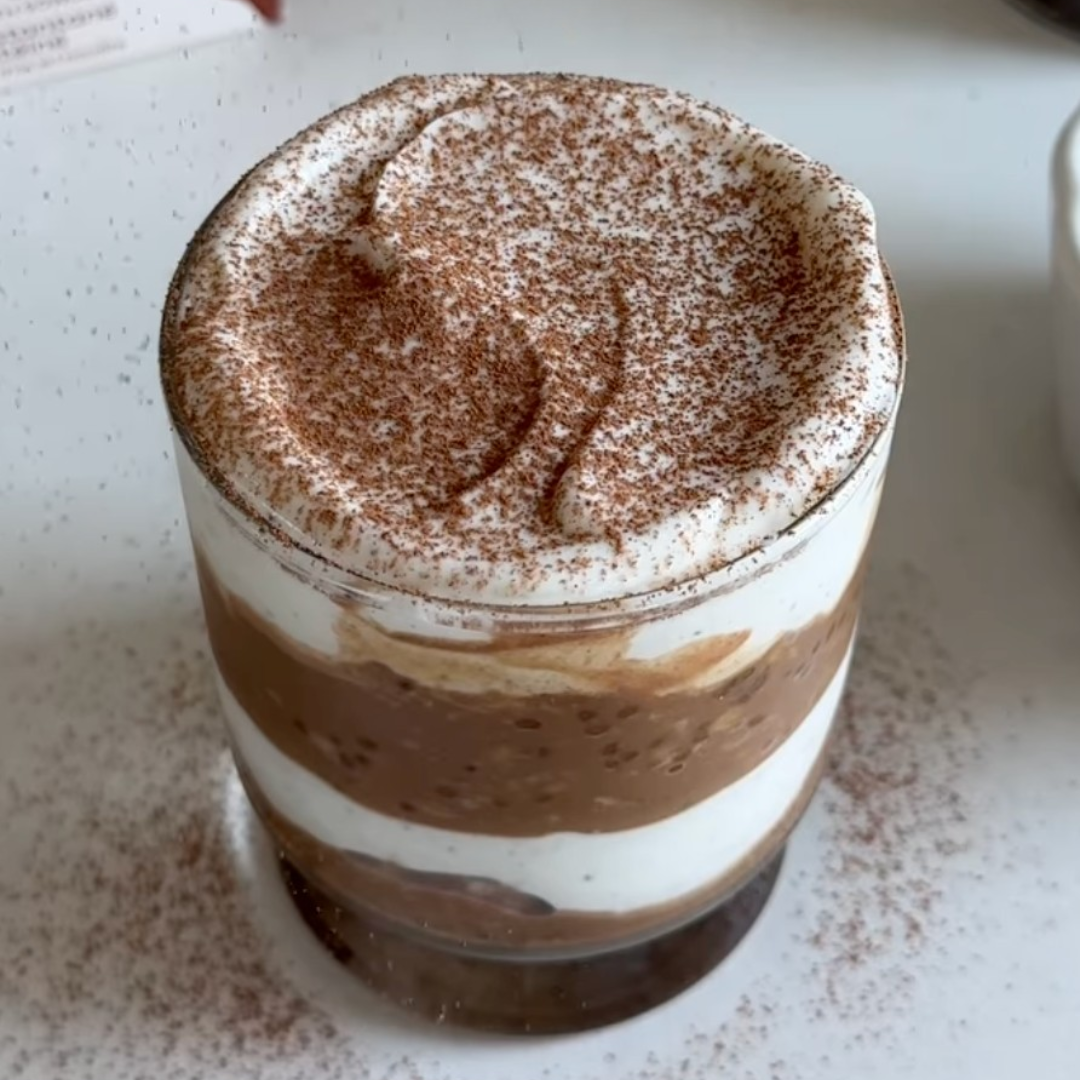 PROTEIN TIRAMISU OVERNIGHT OATS Recipe Beck's Broth